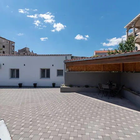 Dino Apartman