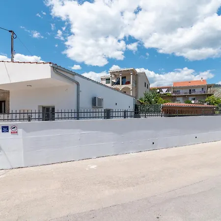 Dino Appartement Trogir