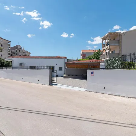 Dino Apartman