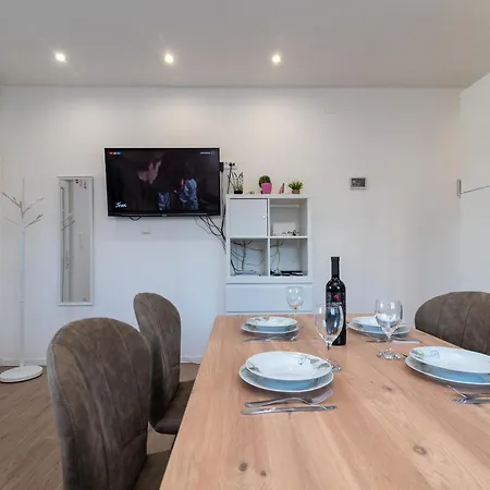 Dino Appartement Trogir