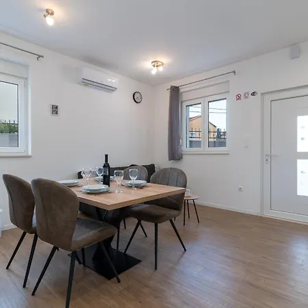 Dino Διαμέρισμα