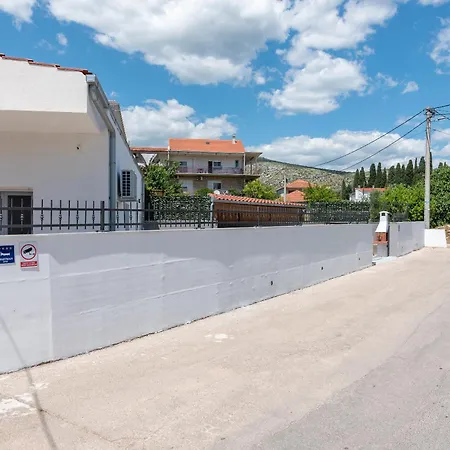 Dino Apartmán Trogir