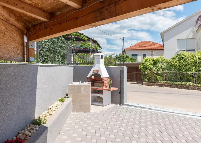 Dino Апартаменти *